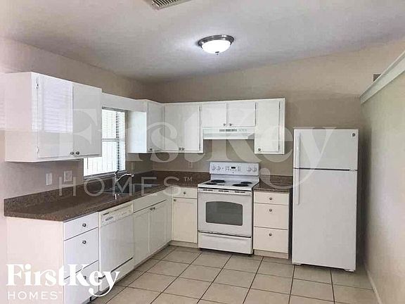 5th image of 1209 NE 18th Pl