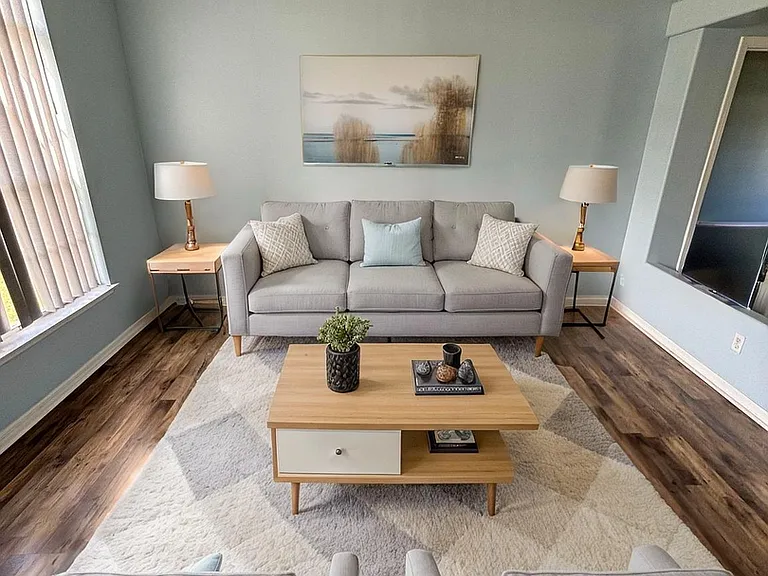 1001 Eiffel Ln — Photo 4