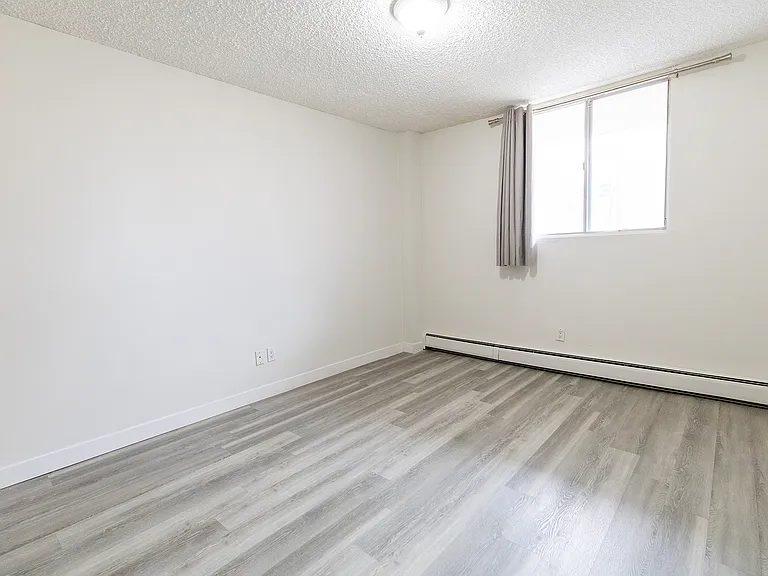 2417 14a St SW — Photo 12