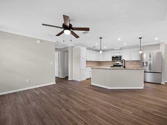 005_280_La_Vista_Dr-Living_room-3581