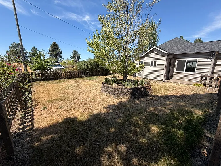 3435 Kathryn Ave NE — Photo 23