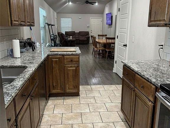 4th image of 1217 N Stephens Ave