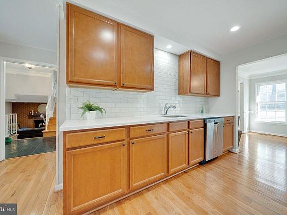 4th image of 15117 Red Clover Dr