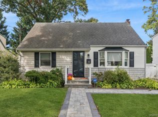 214 Elsie Ave, Merrick, NY 11566