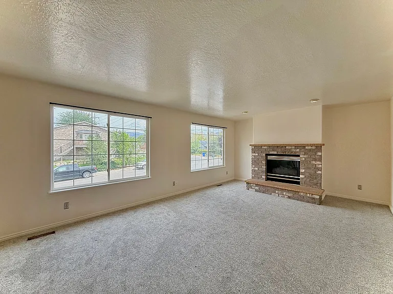 1080 E Elgin Ave — Photo 8