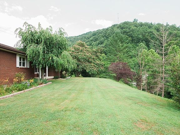 3rd image of 2 Driftwood Ln