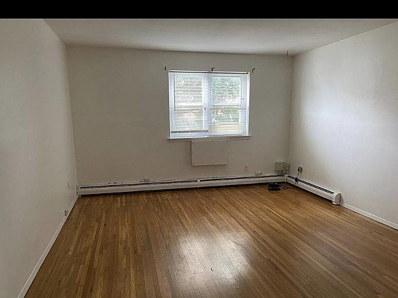 2nd image of 1640 Bayview Ave #1