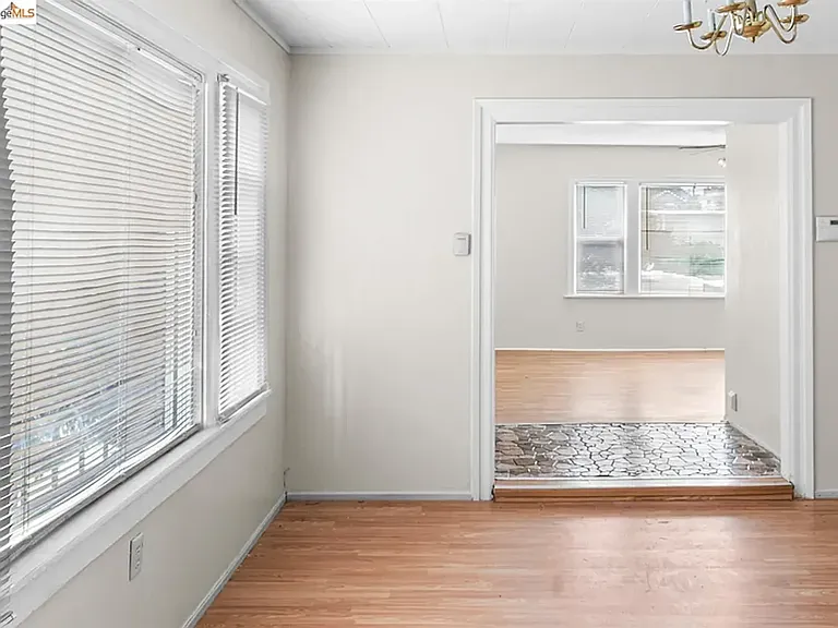4500 San Carlos Ave — Photo 7