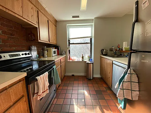 111 Gainsborough St Photo 1