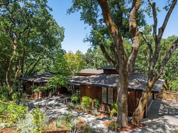 27 Oakwood Rd, Orinda, CA 94563