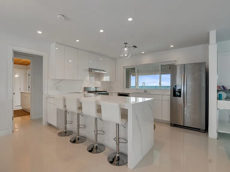 955 Reef Ln — Photo 18