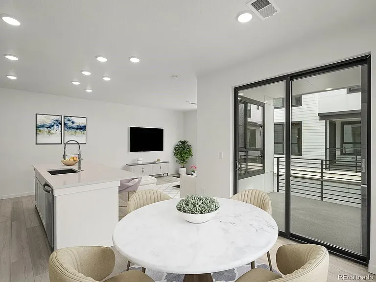 2046 S Holly St #1 — Photo 4