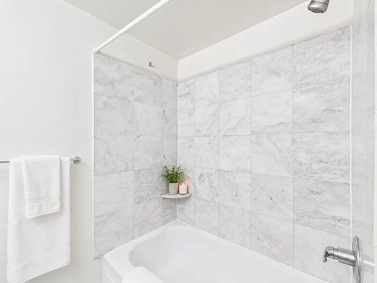 558 N 17th St #1R — Photo 9