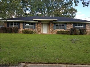 224 W Baratara Dr, Chickasaw, AL 36611