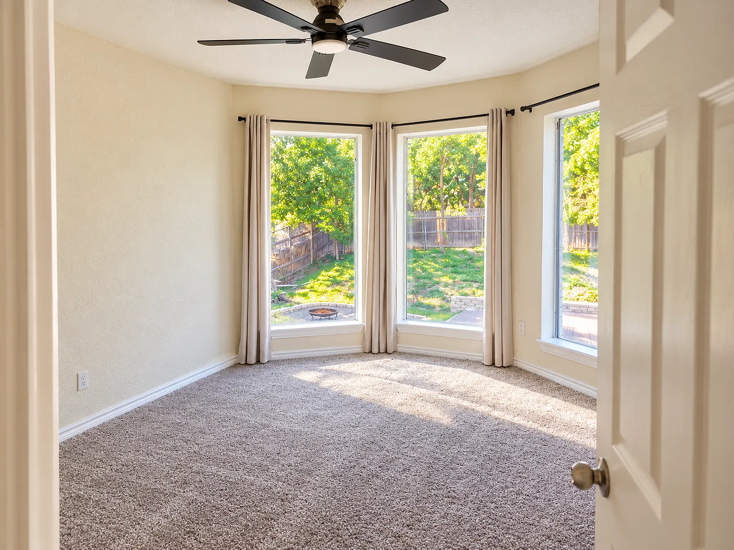3 bed, 2.5 bath, 2048 sqft, $2,699 — Photo 3