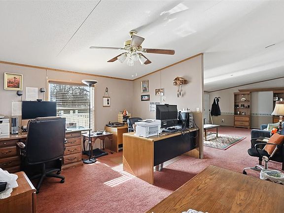 5th image of 115 Holly St