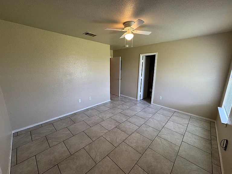 5702 Greengate Dr — Photo 37