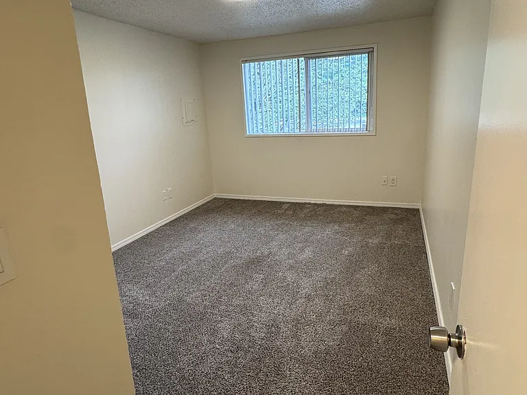 8630 SW Barbur Blvd #13 — Photo 10