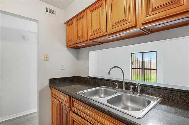 502 Behrman Hwy — Photo 8