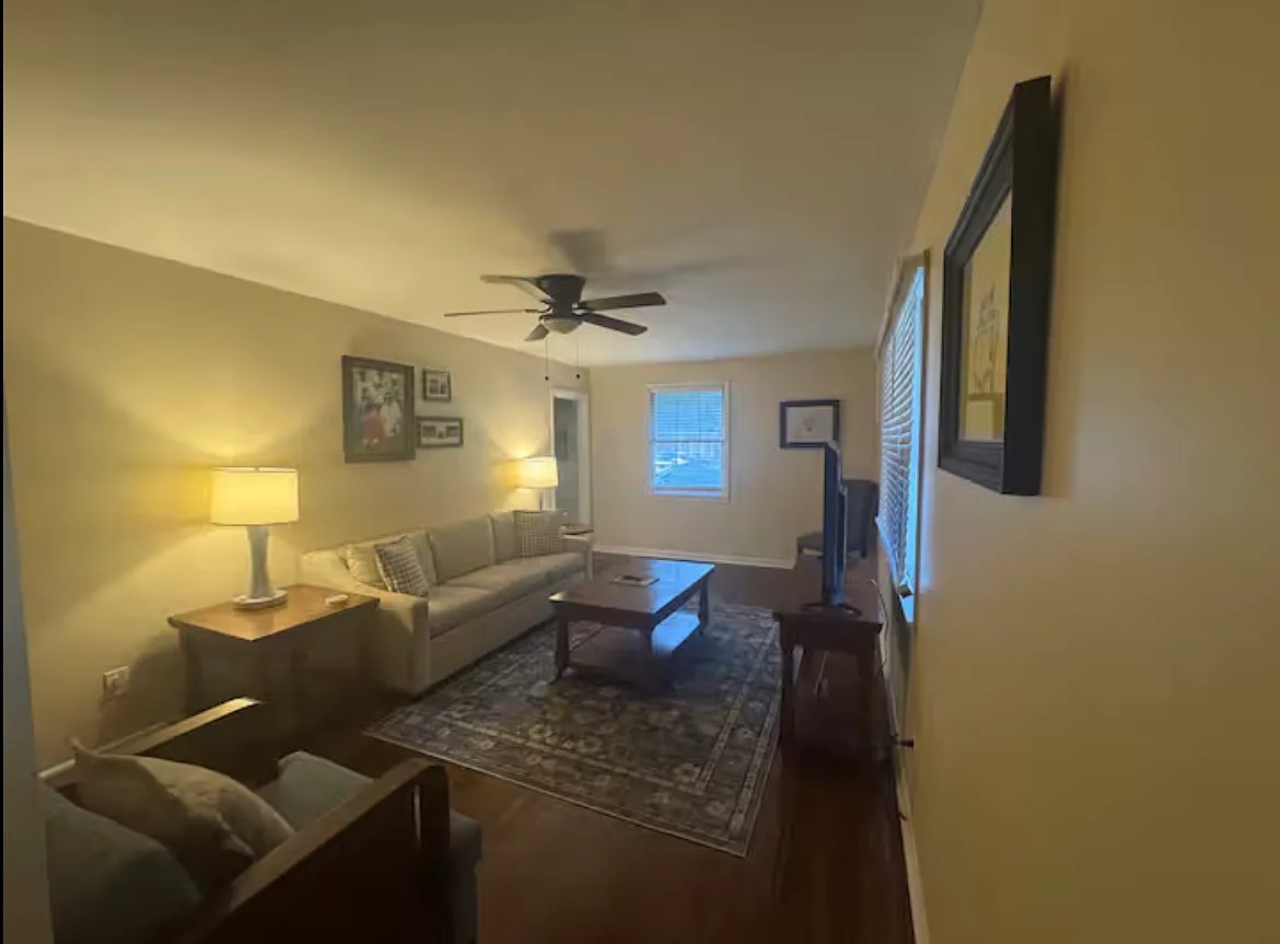 3 bed, 900 sqft, $1,900 — Photo 3