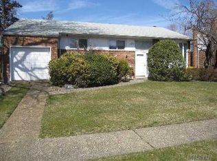 593 Prescott Pl, Valley Stream, NY 11581