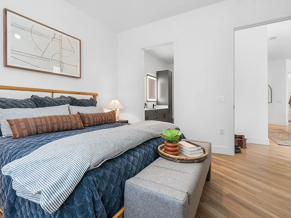 Chic and inviting bedroom design.