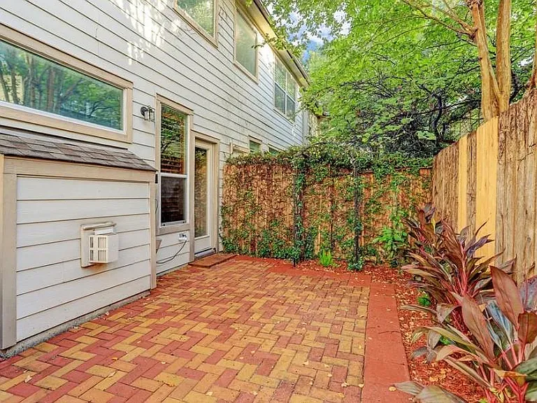 1625 Knox St — Photo 22