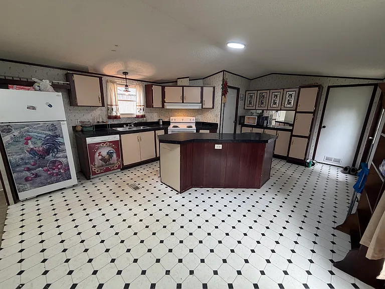 9500 S Heights Rd #109 — Photo 9
