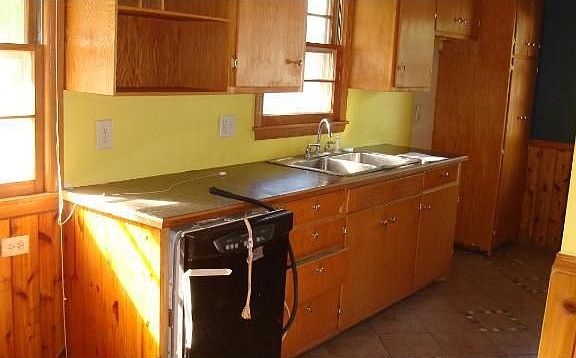 4th image of 1013 River Ave S