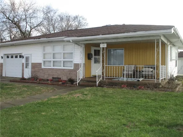 100 N Hickory St, Pana, IL 62557