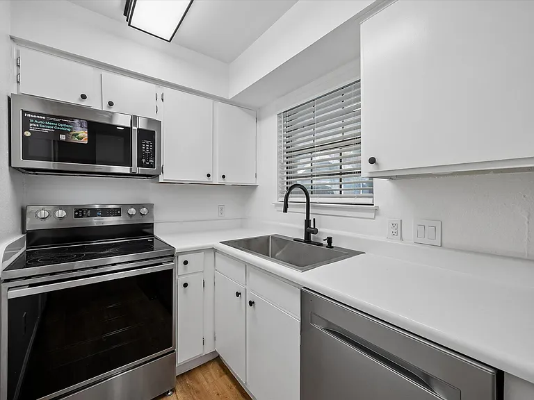1214 Baylor St #103 — Photo 5