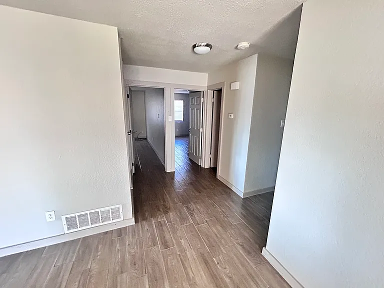 5001 Greenlee Dr — Photo 4