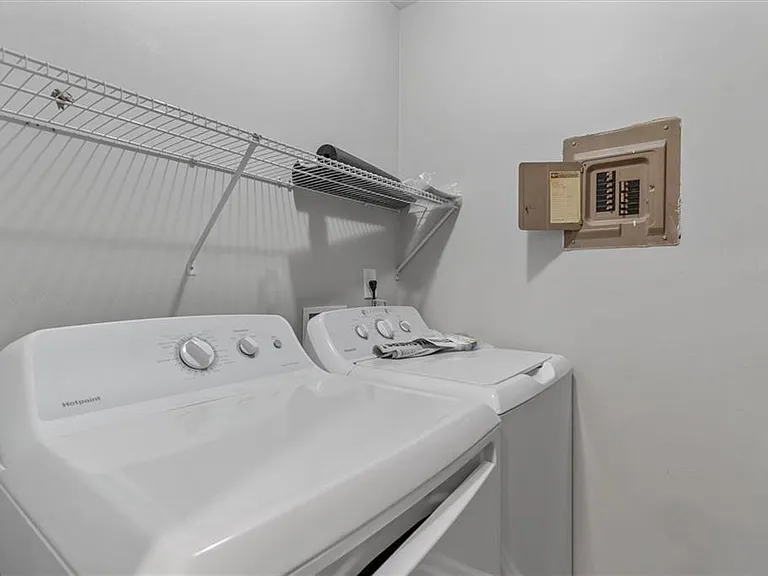1701 Hawthorne Ave #12 — Photo 13