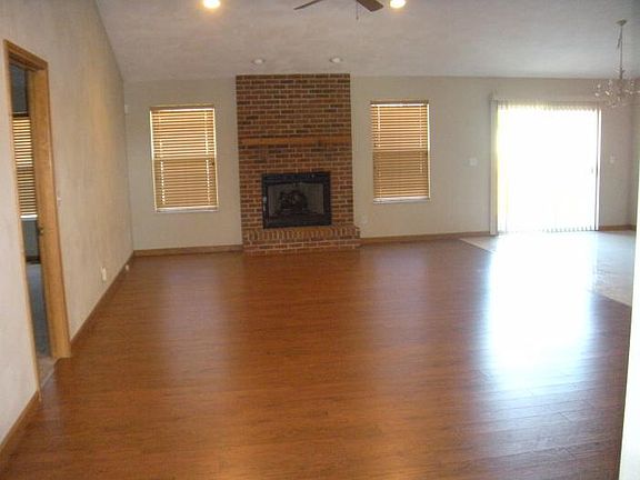 3rd image of 544 & 548 Ponderosa Ave
