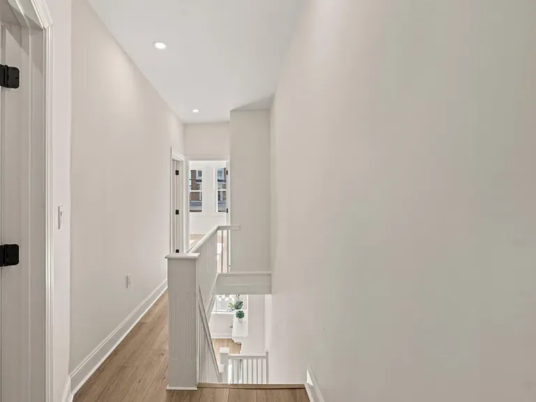 2921 W Oxford St — Photo 16