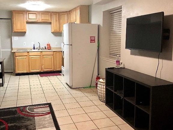 4th image of 2655 Walnut Ave #B