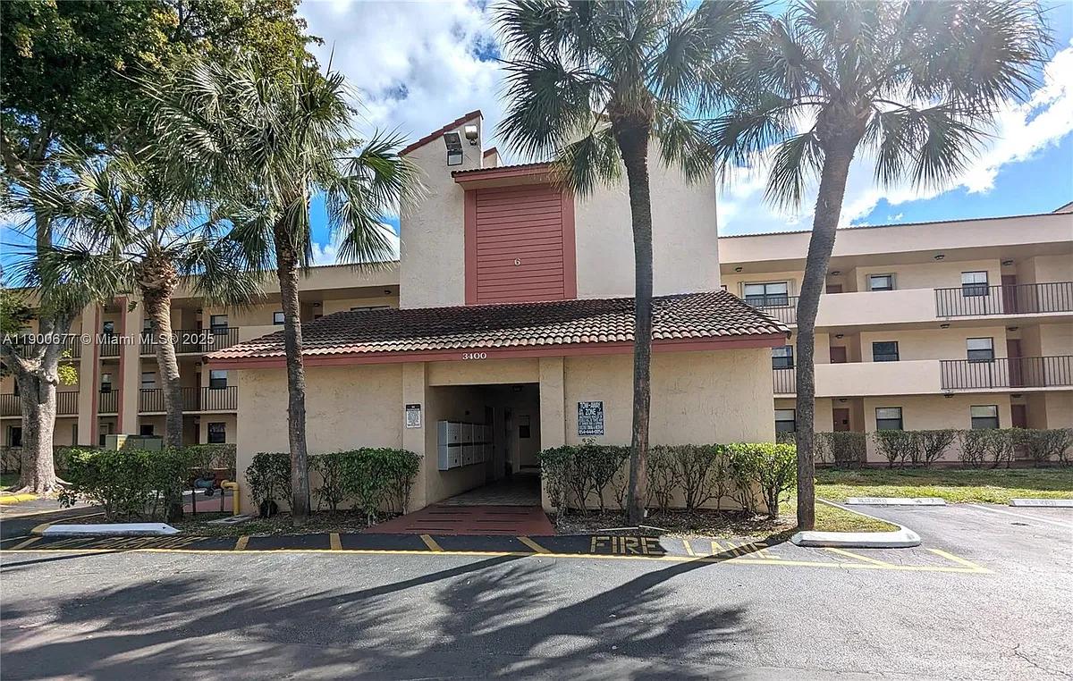 Building Photo - 3400 Foxcroft Rd #115