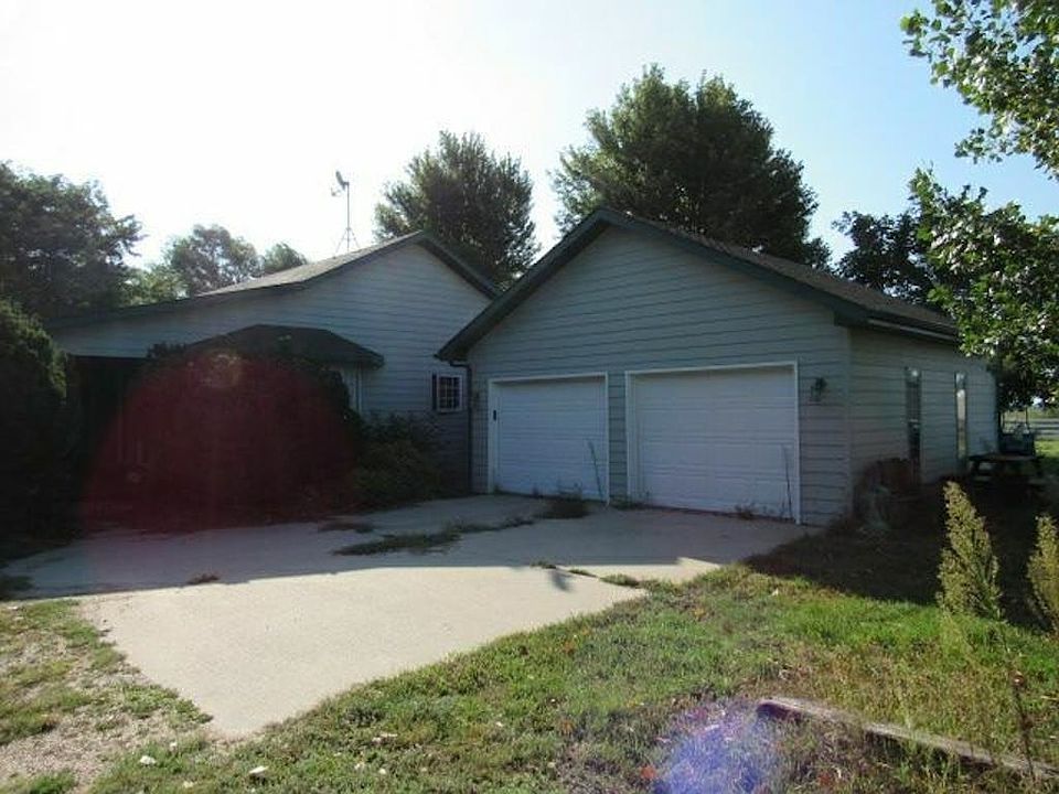 2nd image of 520 E Suburban Road