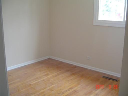 4th image of 14808 Mission Ave