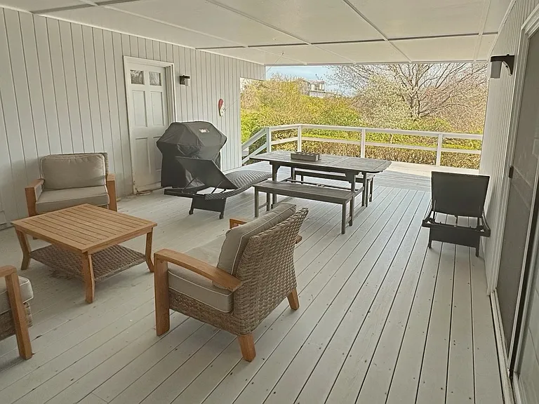 104 Monroe Dr — Photo 2