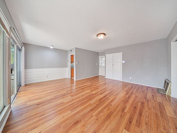 4th image of 3388 Rosewood Ave