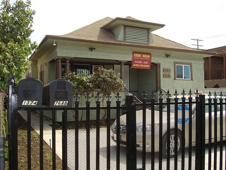 1374 W 37th Pl #A — Photo 1