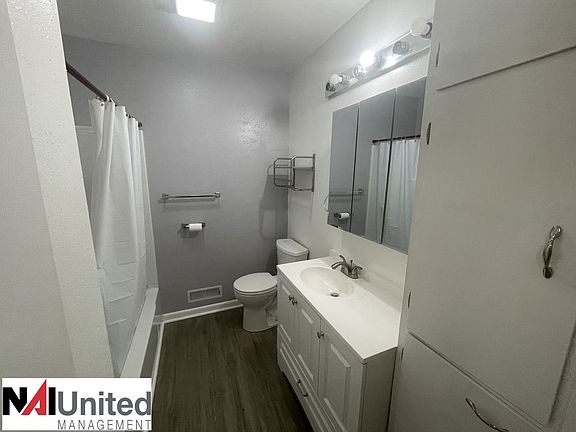 5th image of 2416 S Clinton St