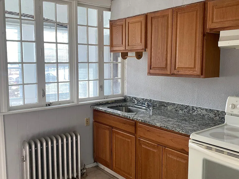15 Irving St #1C — Photo 4