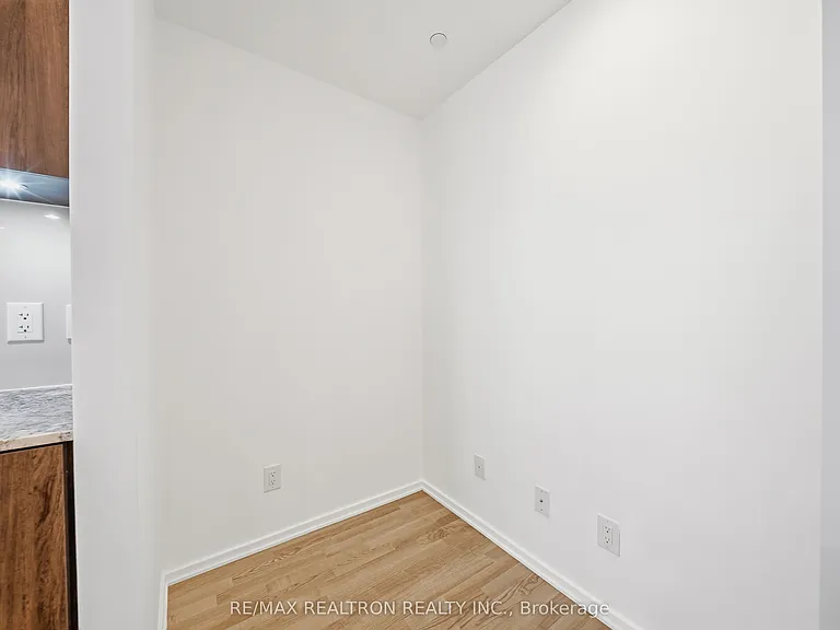 1 Bloor St E #3211 — Photo 19