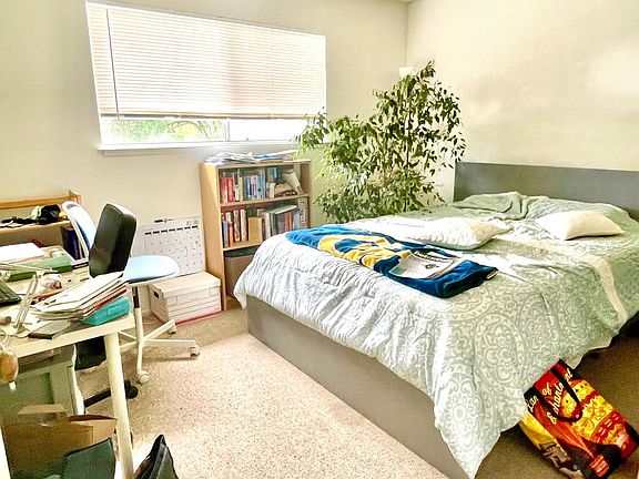 Second spacious bedroom