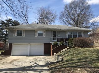 3800 S Queen Ridge Dr, Independence, MO 64055