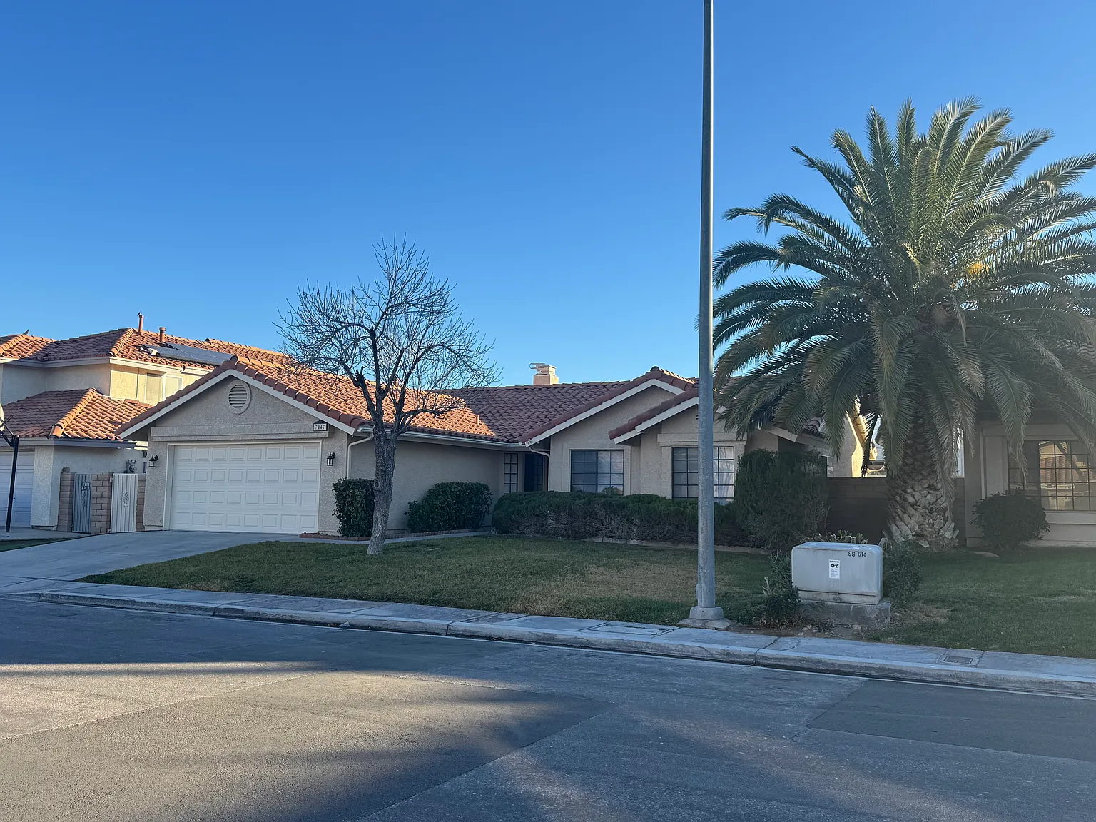 3 bed, 2.0 bath, 1555 sqft, $2,200 — Photo 2