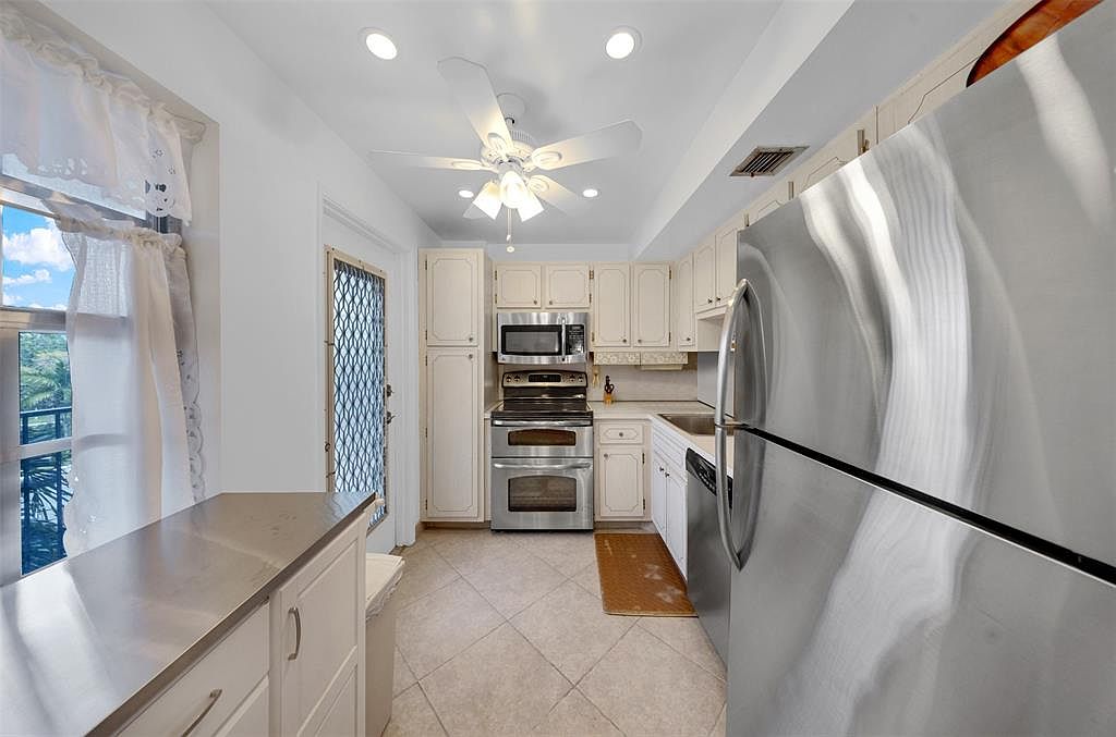 3000 N Palm Aire Dr #302