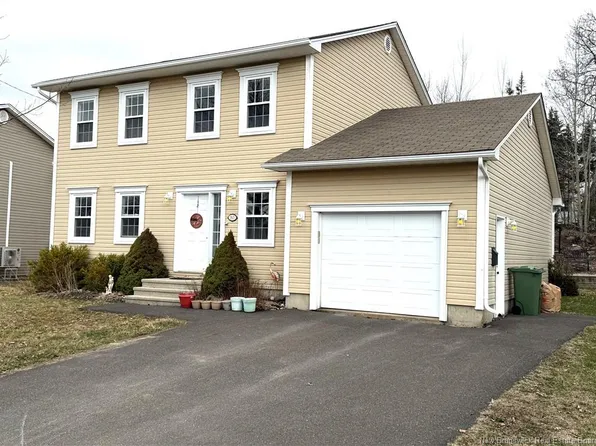 80 Blanchard Ct, Fredericton, NB E3G 3X2